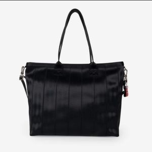 HARVEYS BACK 2 BLACK VERTICAL MEDIUM STREAMLINE